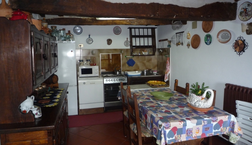 Casa in Pietra con Dependance e Uliveto sulle Colline di Montebello