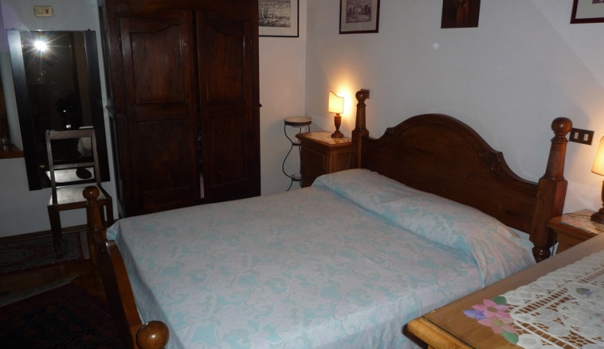 Casa in Pietra con Dependance e Uliveto sulle Colline di Montebello