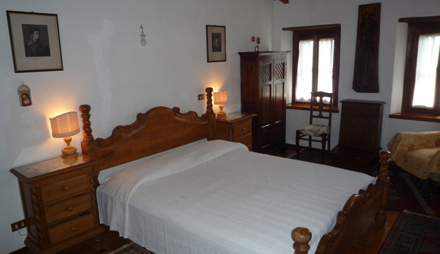 Casa in Pietra con Dependance e Uliveto sulle Colline di Montebello