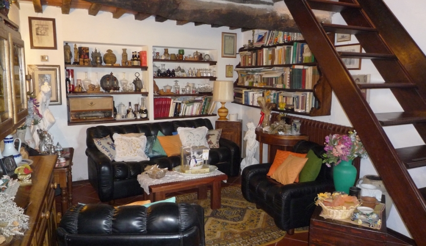 Casa in Pietra con Dependance e Uliveto sulle Colline di Montebello