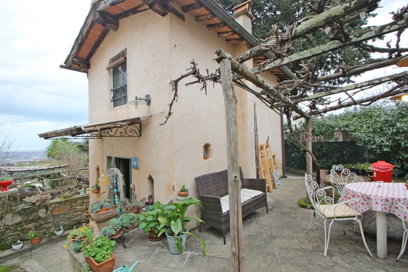 2 rustici con vista mare