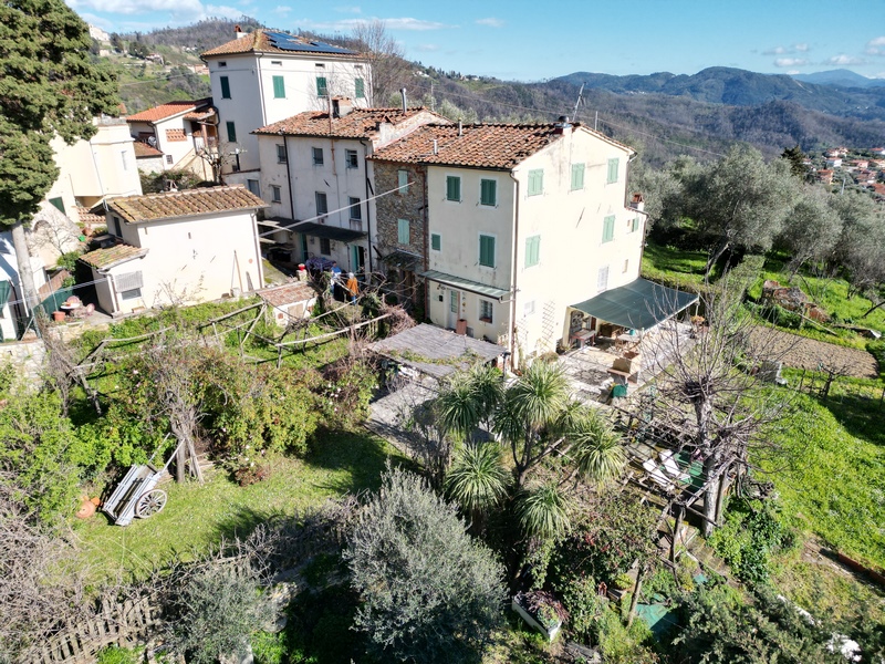 2 restored houses with sea view