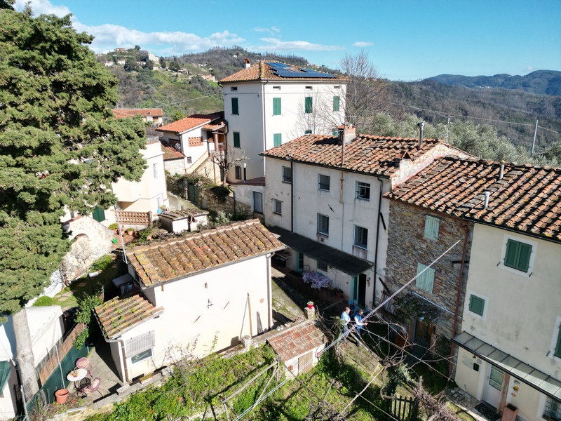 2 rustici con vista mare