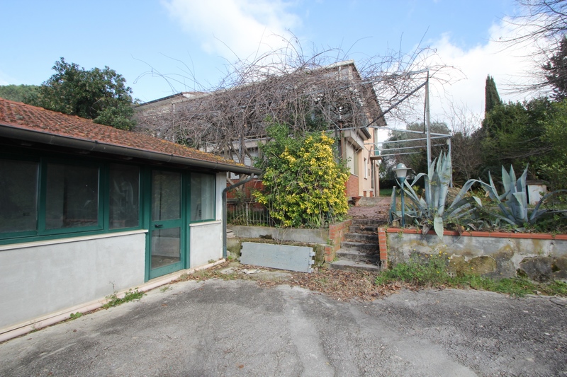 Sea-View Semi-Detached House with Land in Bargecchia