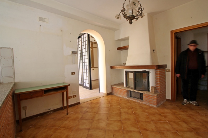 Sea-View Semi-Detached House with Land in Bargecchia