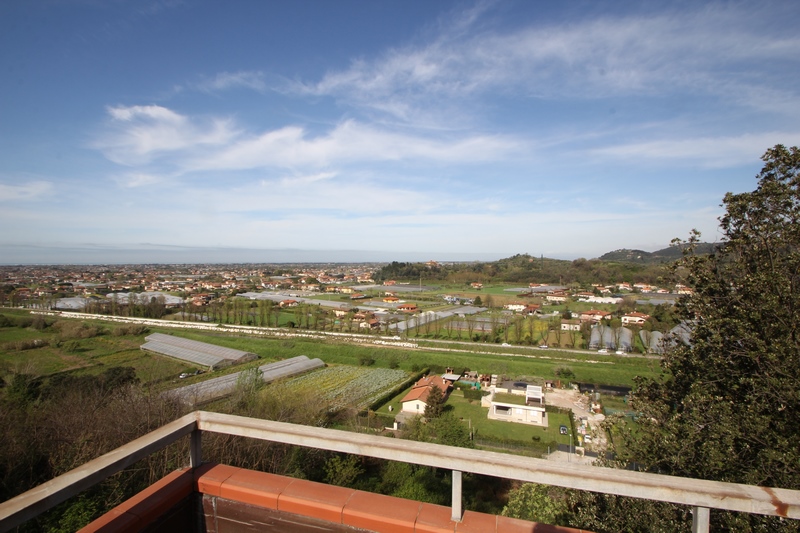 Hillside House with Sea Views & Garden near Camaiore