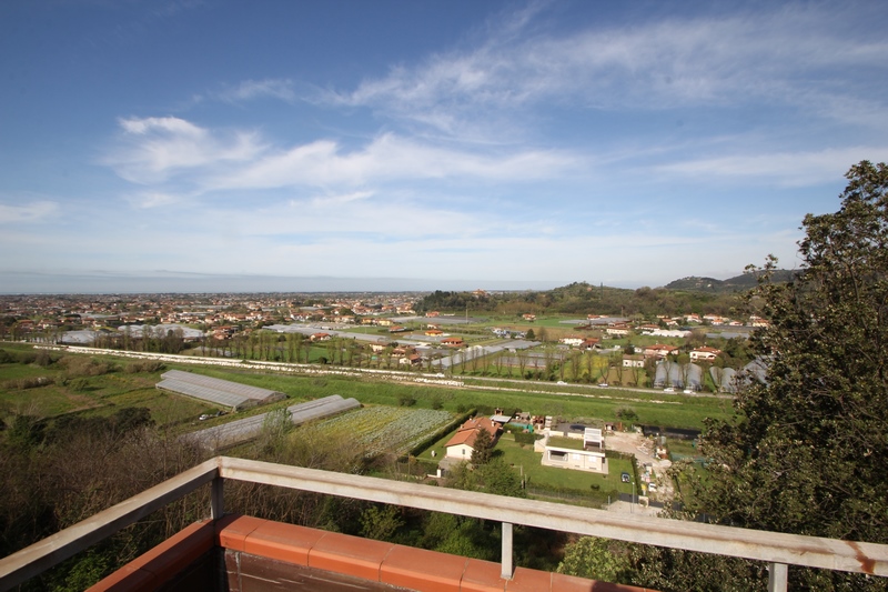 Grande casa con vista mare