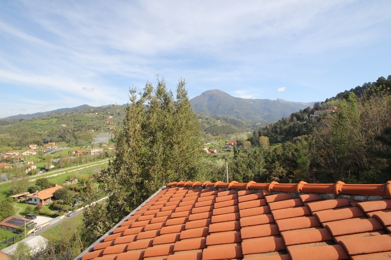 Hillside House with Sea Views & Garden near Camaiore