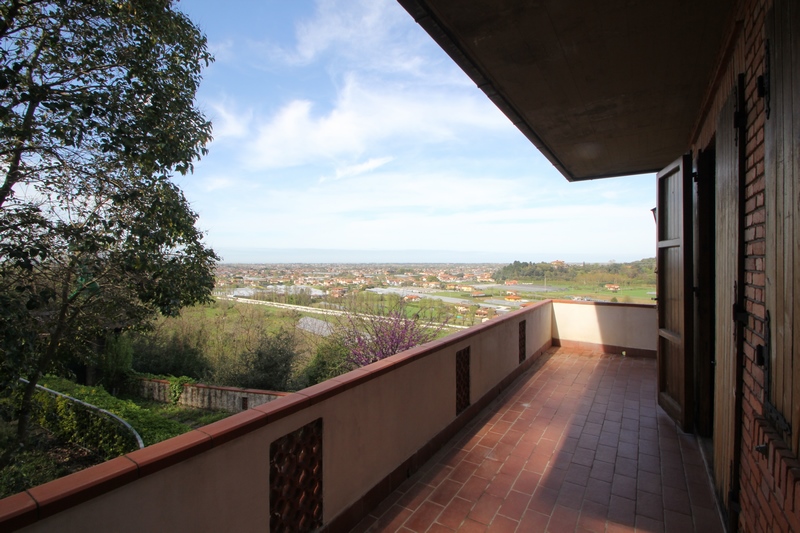 Hillside House with Sea Views & Garden near Camaiore