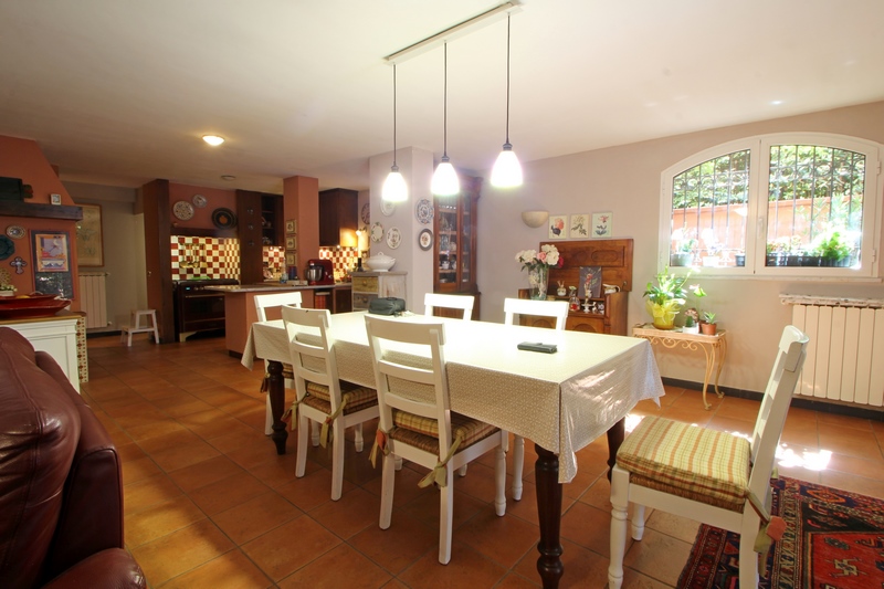 Detached Villa with Pool Near Sarzana – Ideal for Living & Rental