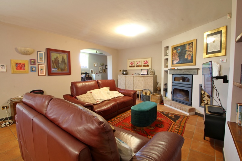Detached Villa with Pool Near Sarzana – Ideal for Living & Rental