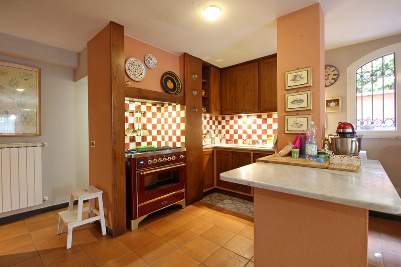 Detached Villa with Pool Near Sarzana – Ideal for Living & Rental