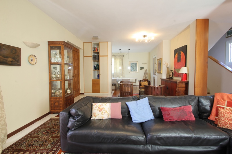 Detached Villa with Pool Near Sarzana – Ideal for Living & Rental
