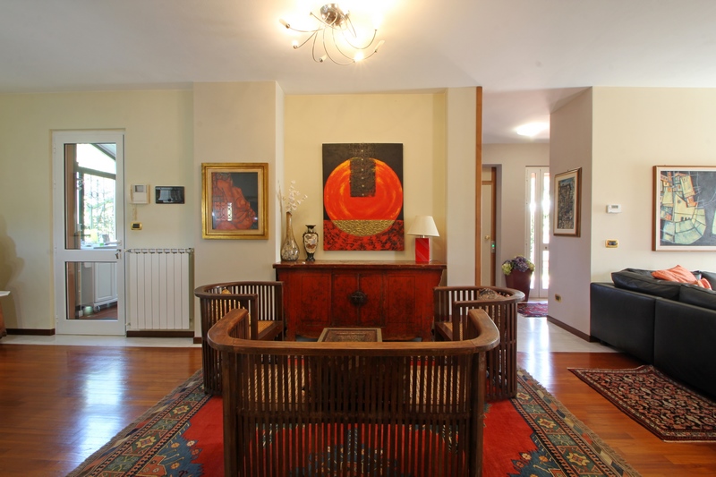 Detached Villa with Pool Near Sarzana – Ideal for Living & Rental
