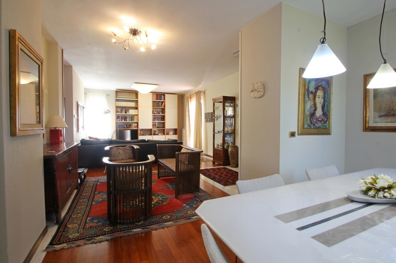 Detached Villa with Pool Near Sarzana – Ideal for Living & Rental