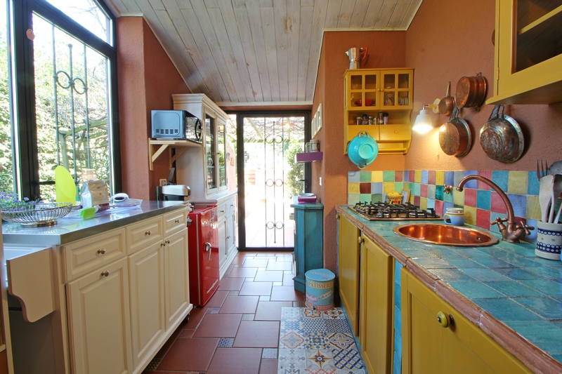 Detached Villa with Pool Near Sarzana – Ideal for Living & Rental