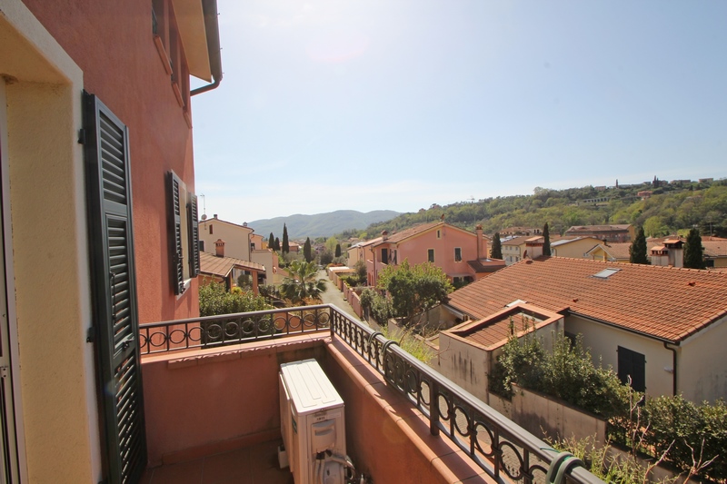 Detached Villa with Pool Near Sarzana – Ideal for Living & Rental