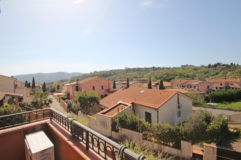 Detached Villa with Pool Near Sarzana – Ideal for Living & Rental