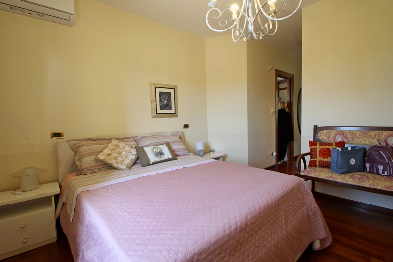Detached Villa with Pool Near Sarzana – Ideal for Living & Rental