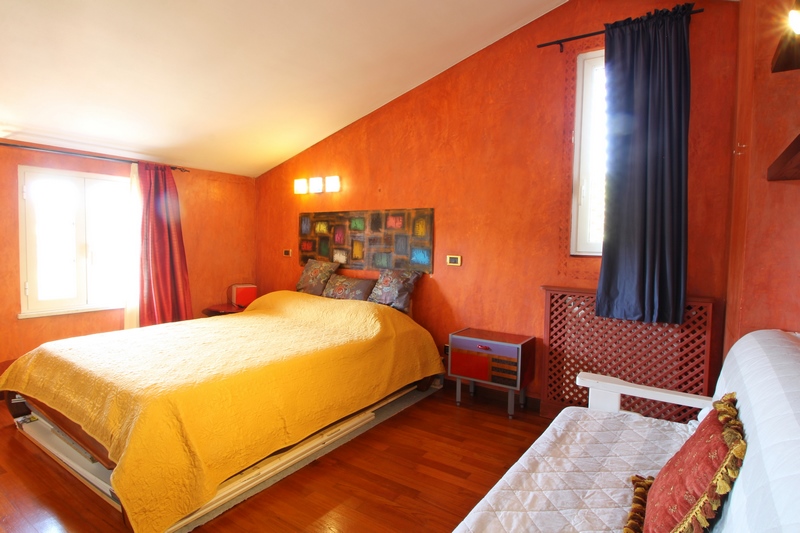 Detached Villa with Pool Near Sarzana – Ideal for Living & Rental