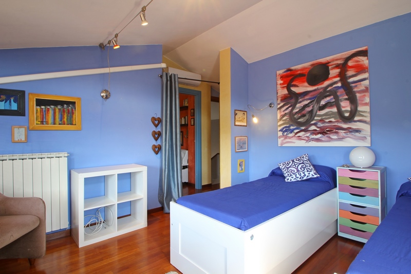 Detached Villa with Pool Near Sarzana – Ideal for Living & Rental