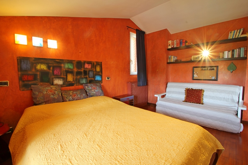 Detached Villa with Pool Near Sarzana – Ideal for Living & Rental