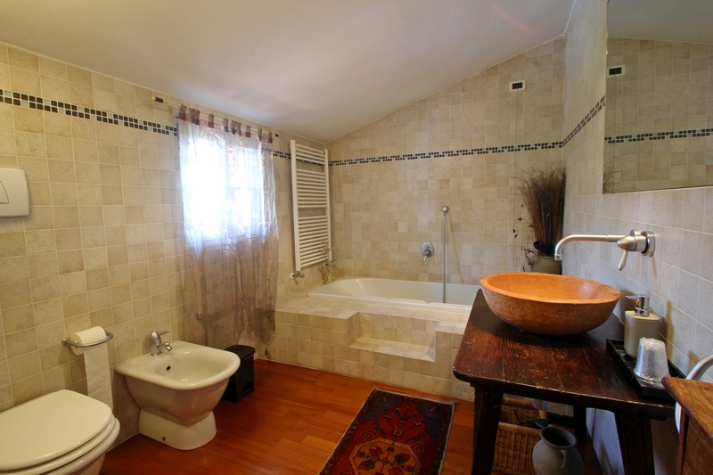 Detached Villa with Pool Near Sarzana – Ideal for Living & Rental