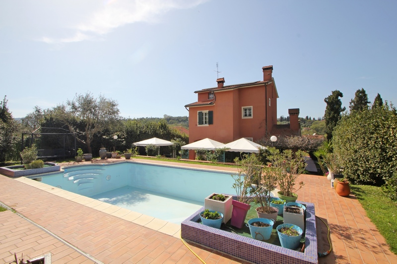 Villa mit Pool in der Nähe von Sarzana