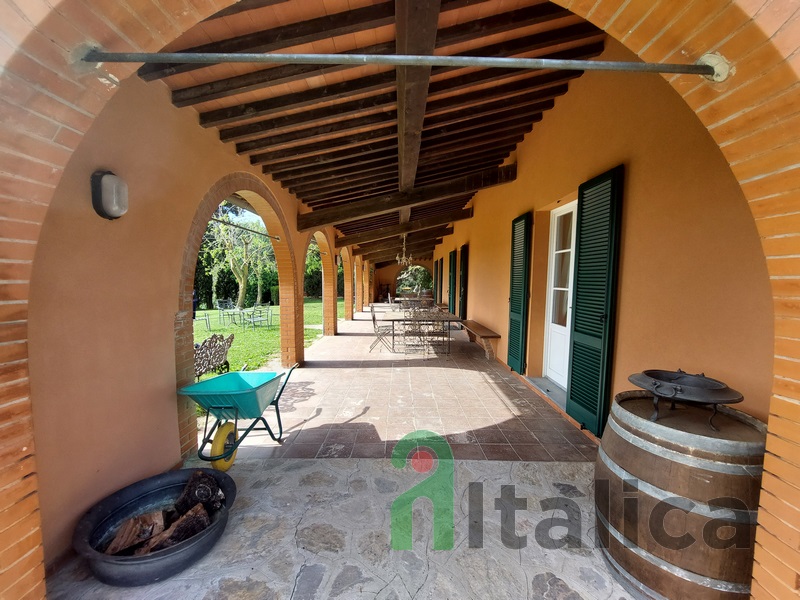 Stunning Villa with Farm & 38ha Land in Tuscany, Near Pisa