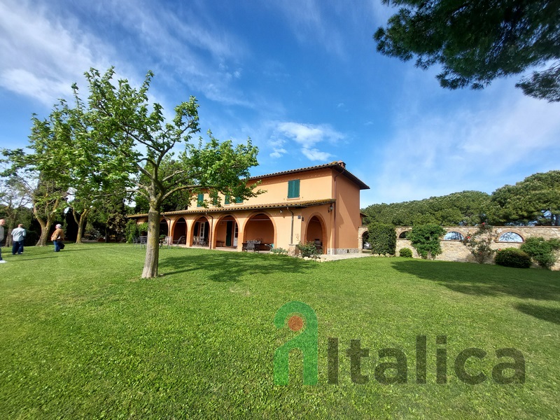 Stunning Villa with Farm & 38ha Land in Tuscany, Near Pisa
