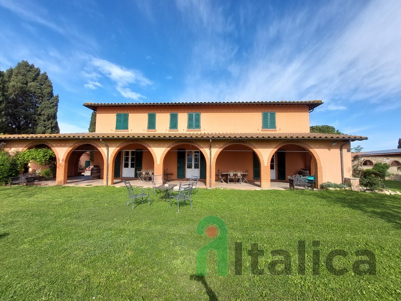 Stunning Villa with Farm & 38ha Land in Tuscany, Near Pisa