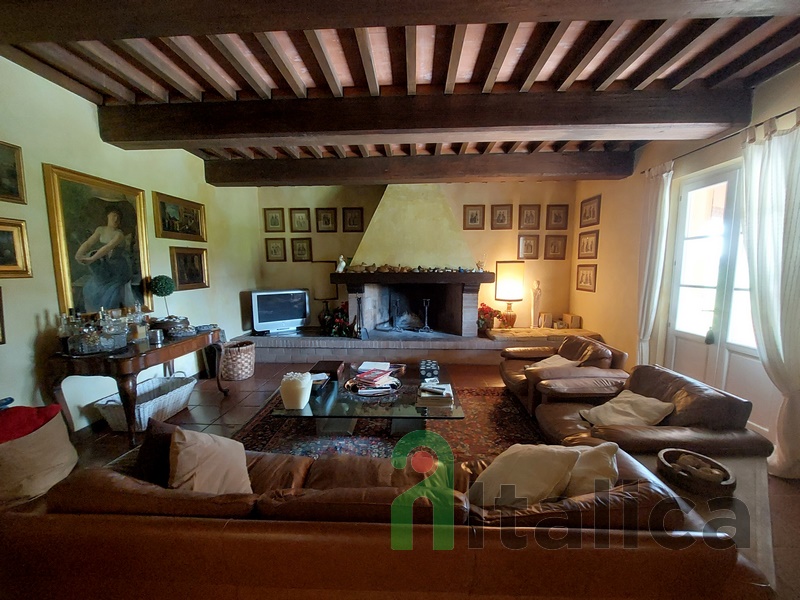 Stunning Villa with Farm & 38ha Land in Tuscany, Near Pisa