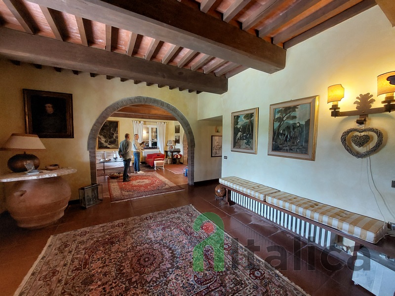Stunning Villa with Farm & 38ha Land in Tuscany, Near Pisa