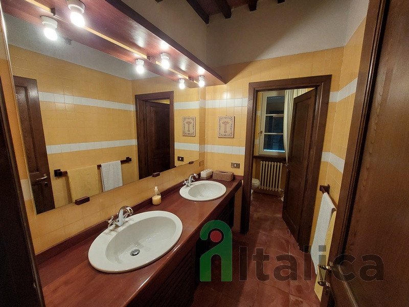 Stunning Villa with Farm & 38ha Land in Tuscany, Near Pisa