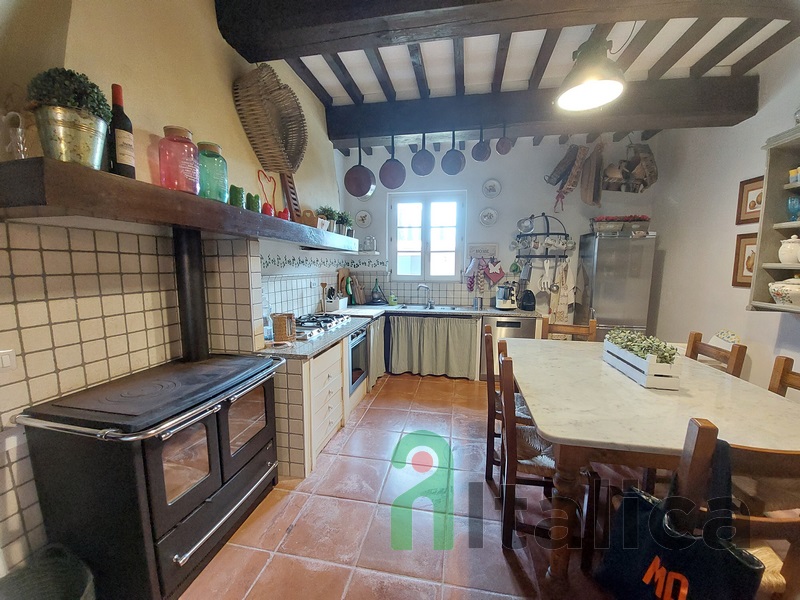 Stunning Villa with Farm & 38ha Land in Tuscany, Near Pisa