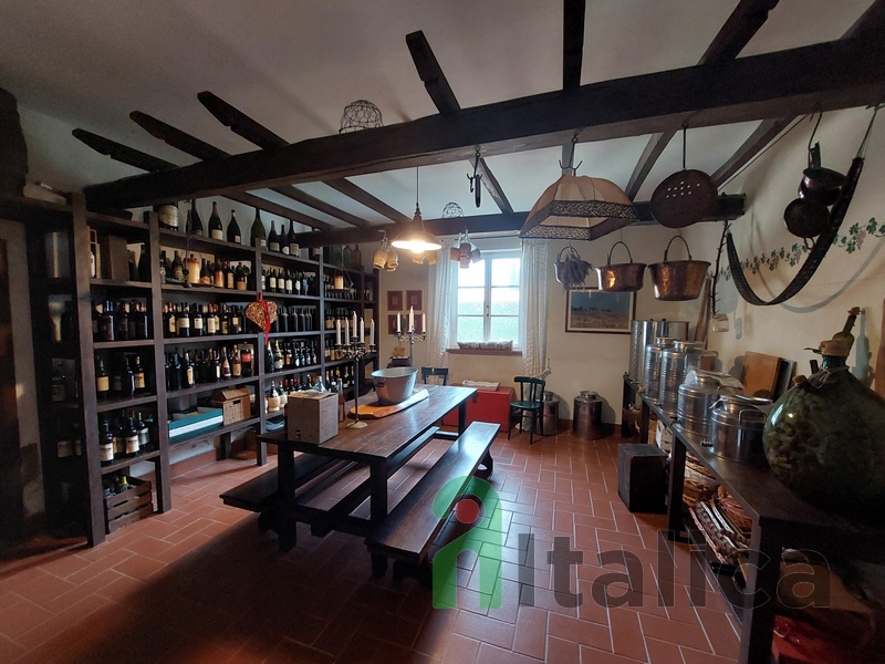 Stunning Villa with Farm & 38ha Land in Tuscany, Near Pisa