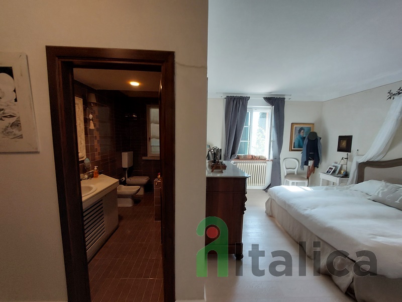 Stunning Villa with Farm & 38ha Land in Tuscany, Near Pisa