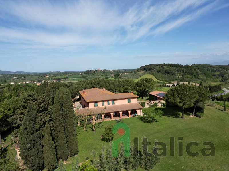 Stunning Villa with Farm & 38ha Land in Tuscany, Near Pisa