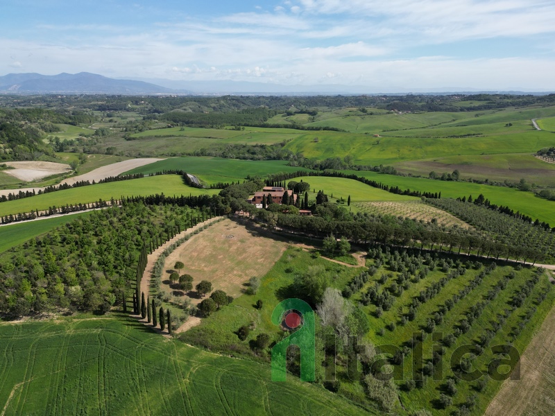Stunning Villa with Farm & 38ha Land in Tuscany, Near Pisa
