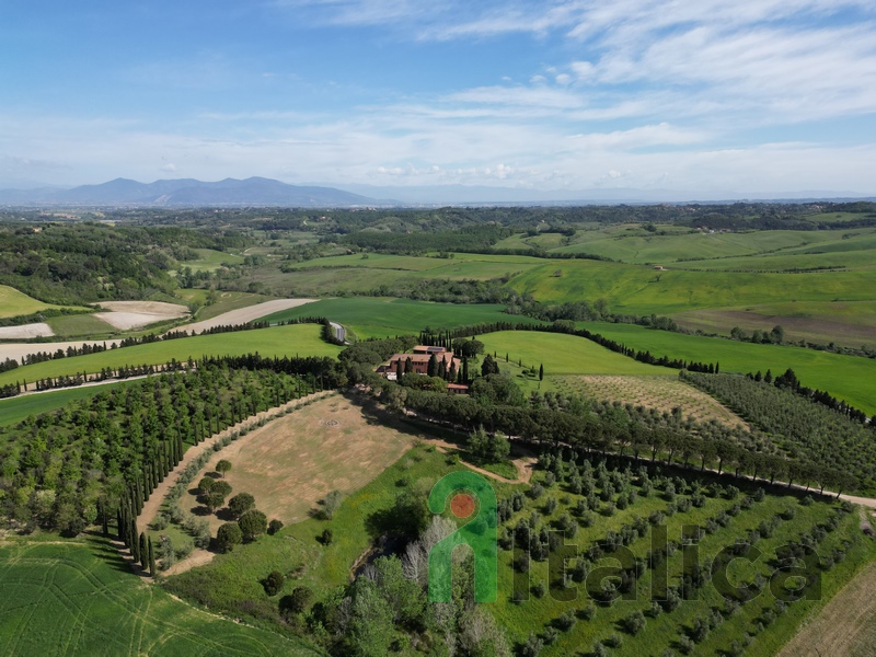 Stunning Villa with Farm & 38ha Land in Tuscany, Near Pisa