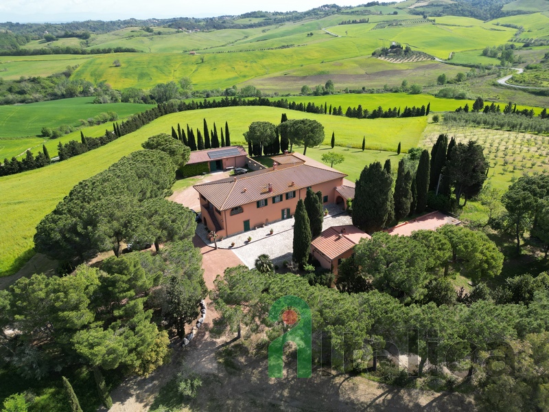 Stunning Villa with Farm & 38ha Land in Tuscany, Near Pisa