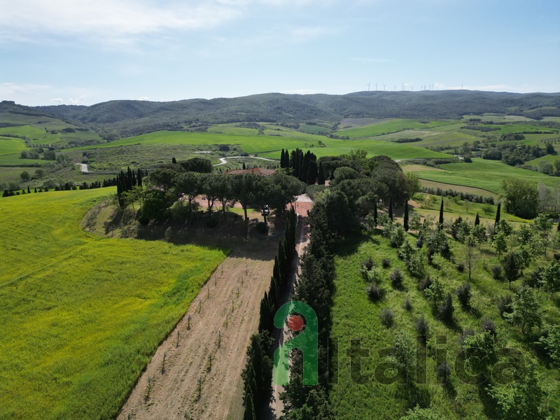 Stunning Villa with Farm & 38ha Land in Tuscany, Near Pisa