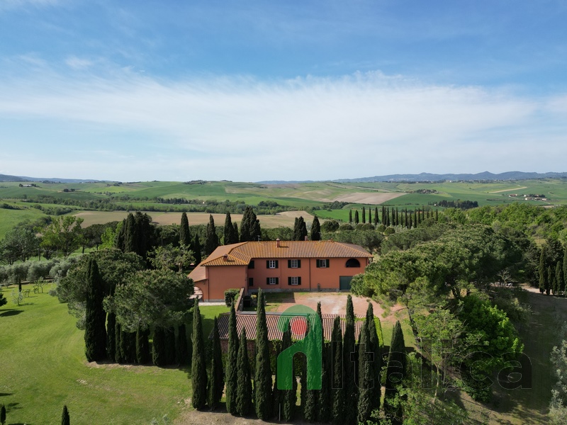 Stunning Villa with Farm & 38ha Land in Tuscany, Near Pisa