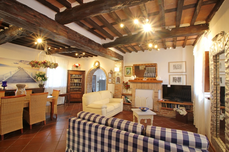 Ampia Villa con Piscina e Vista Mare a Corsanico – Italia