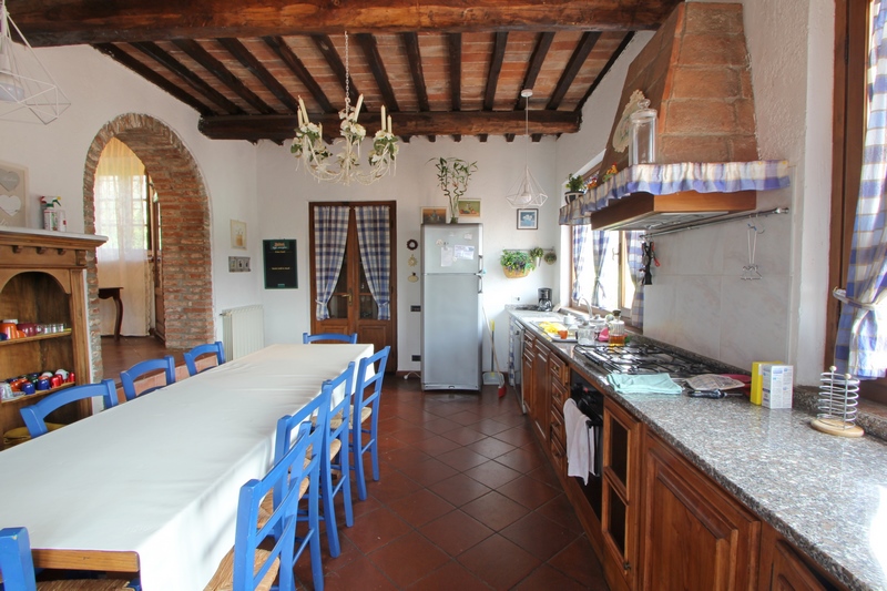 Ampia Villa con Piscina e Vista Mare a Corsanico – Italia