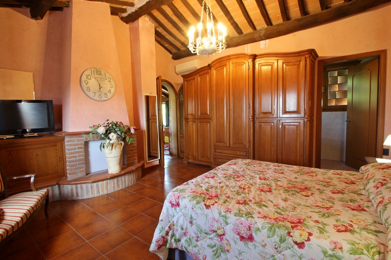 Ampia Villa con Piscina e Vista Mare a Corsanico – Italia