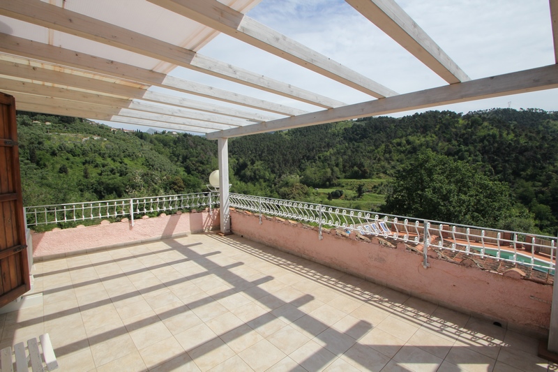 Ampia Villa con Piscina e Vista Mare a Corsanico – Italia