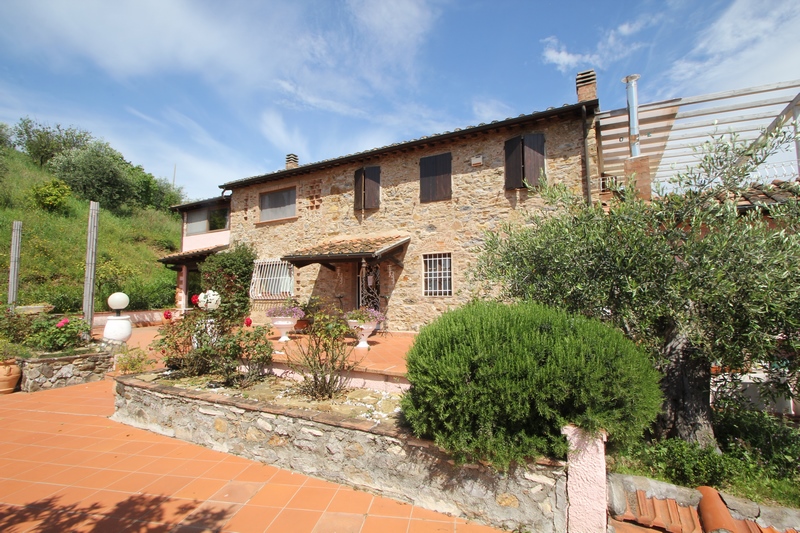 Ampia Villa con Piscina e Vista Mare a Corsanico – Italia