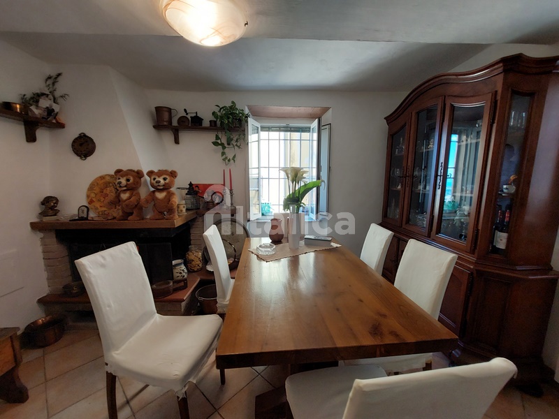 Casa di Borgo con Vista Mare e Uliveto – In Vendita
