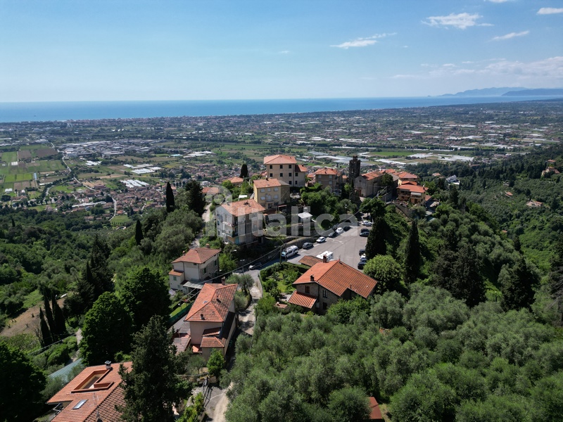 Casa di Borgo con Vista Mare e Uliveto – In Vendita